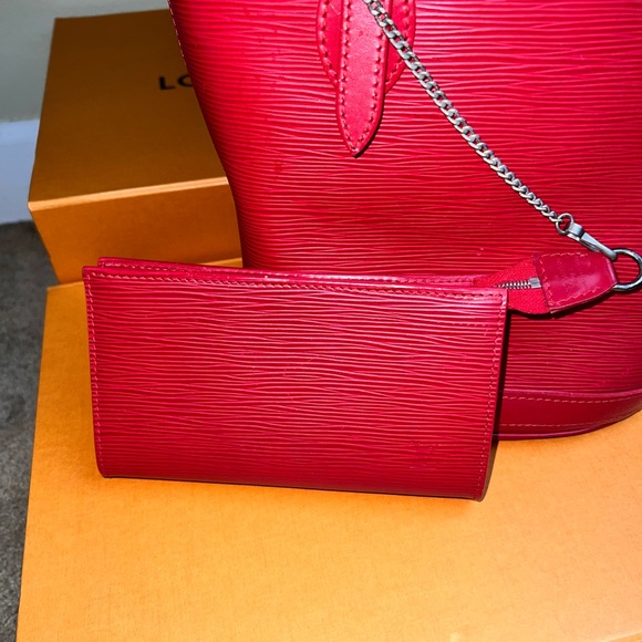 Louis Vuitton Vintage Epi Petit Bucket Bag w/ Pouch PM 2008 - Picture 10 of 13